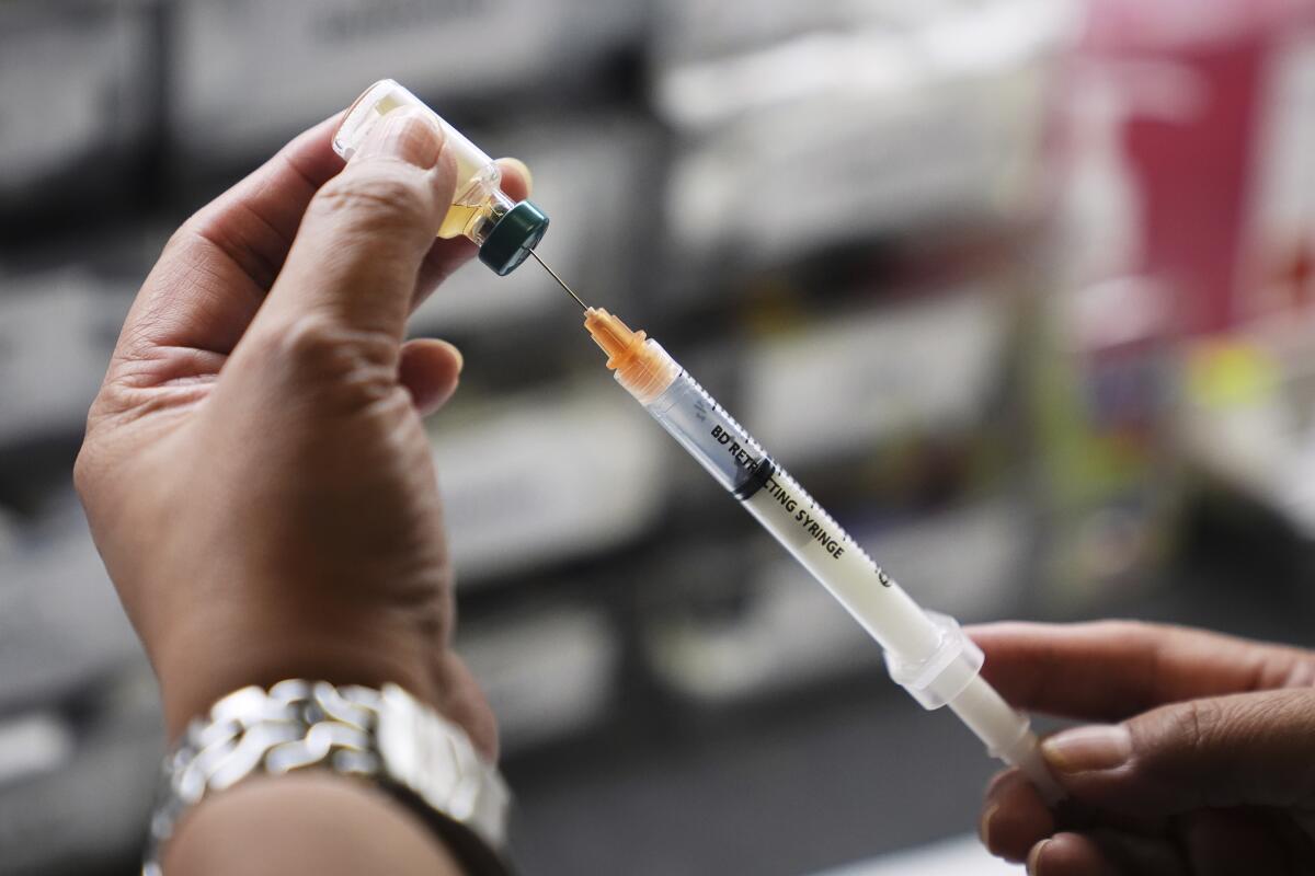 US Scales Back Childhood Vaccine Recommendations, Doctors Warn of Risks